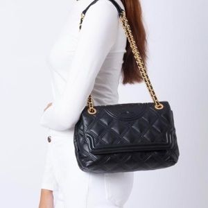 NEW!! Tory Burch large Fleming soft convertible shoulder bag (RET $598)
